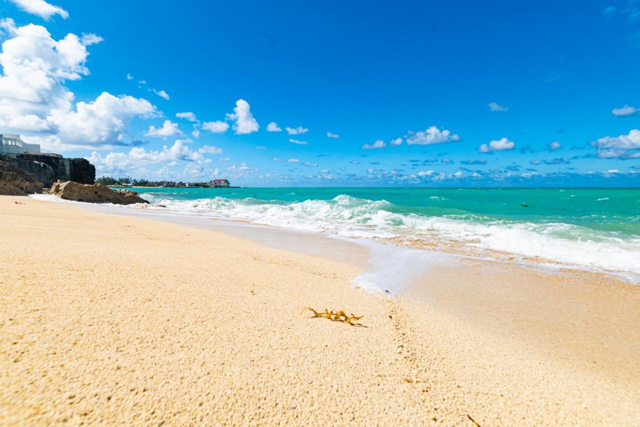Caprice 7 -Oceanfront Villa - Gated Community With Pool แนสซอ ภายนอก รูปภาพ